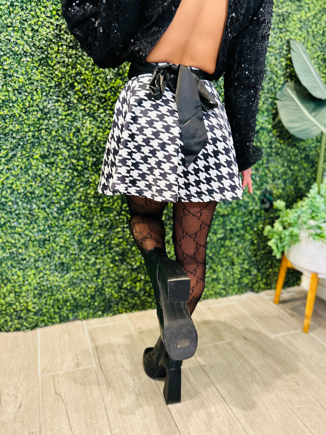 HOUDINI Houndstooth Pleated Mini Skirt-Mini skirt-Privy-Malandra Boutique, Women's Fashion Boutique Located in Las Vegas, NV