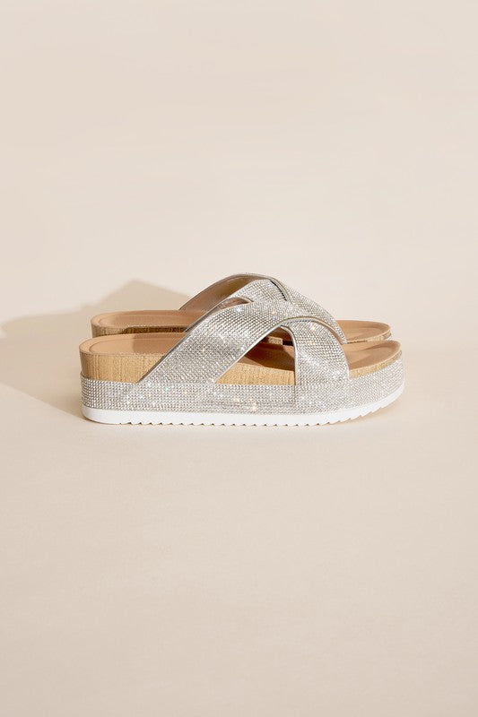 Lv slippers, Women's Fashion, Footwear, Flipflops and Slides on